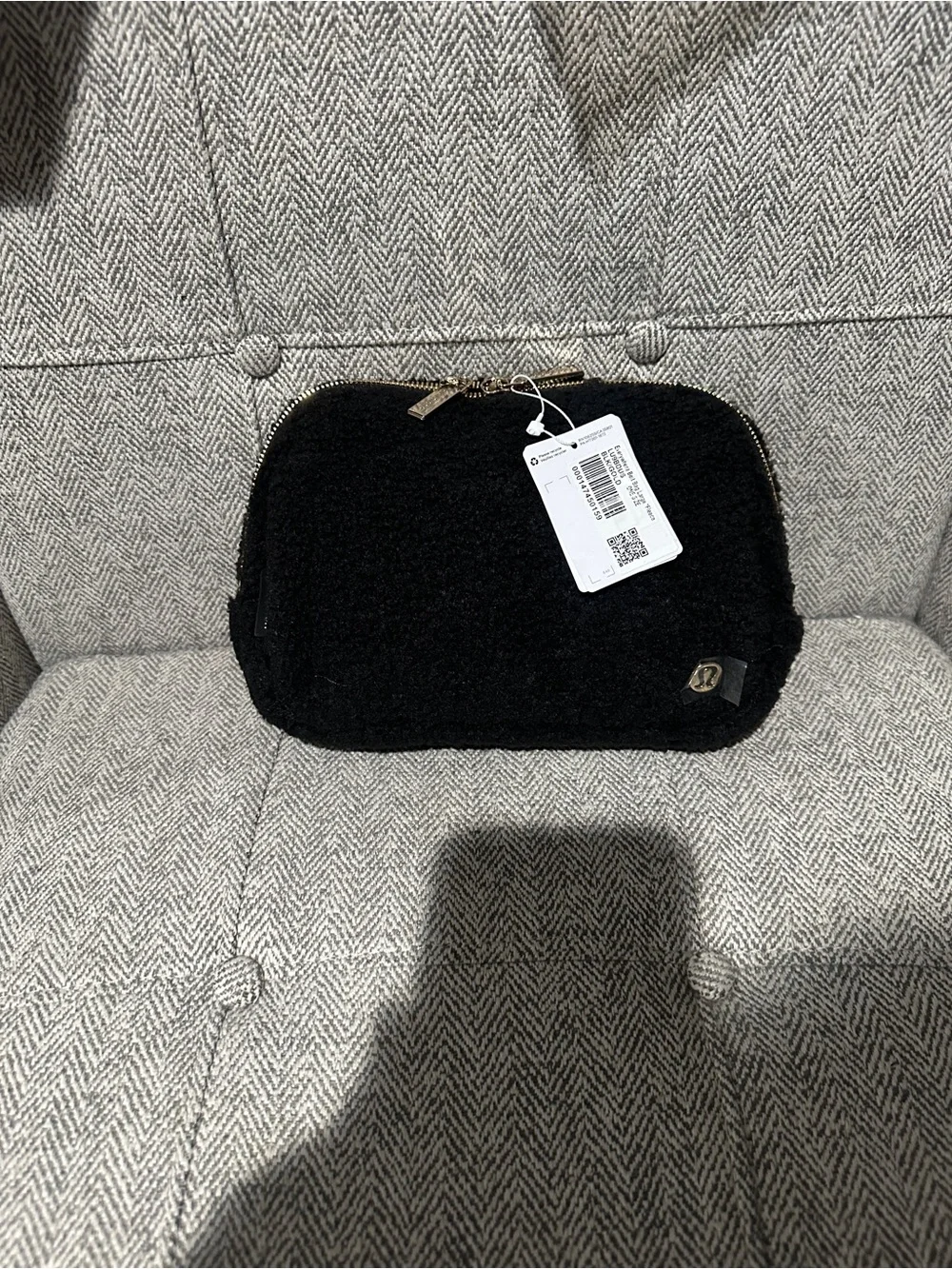 lululemon black sherpa belt bag Everywhere Bag, (LU9B78S) : Sports & Outdoors This item has a purchase limitup to 5 of the same colour or 10 of different colours. Lululemon On the Beat Belt